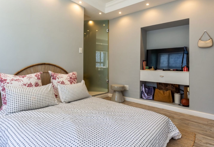 3 Bedroom Property for Sale in Sea Point Western Cape